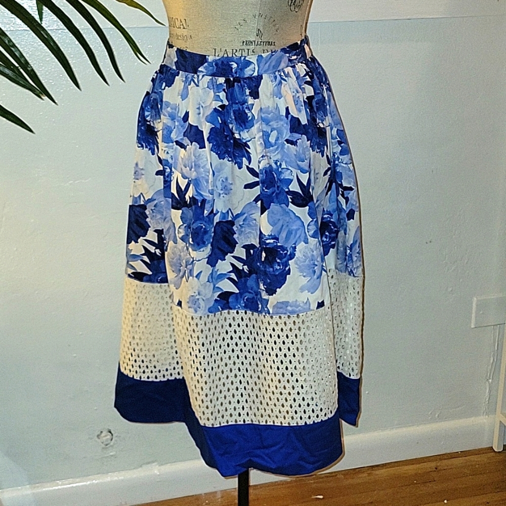 French Corner Blue white flowered shirt